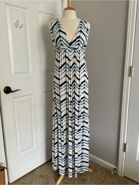 Tart Navy and White Chevron Adrianna Maxi Dress | Size Small